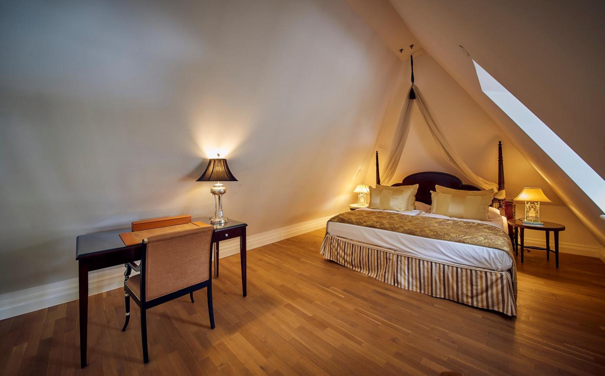 فندق فالكنشتاينر شلوس فيلدن فيلدين ام ورثرسي الغرفة الصورة A bedroom in the hotel